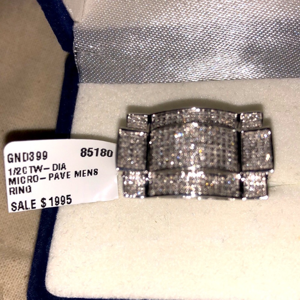 10k Real Gold Men’s Real Diamond Ring. BEAUTIFUL!!
